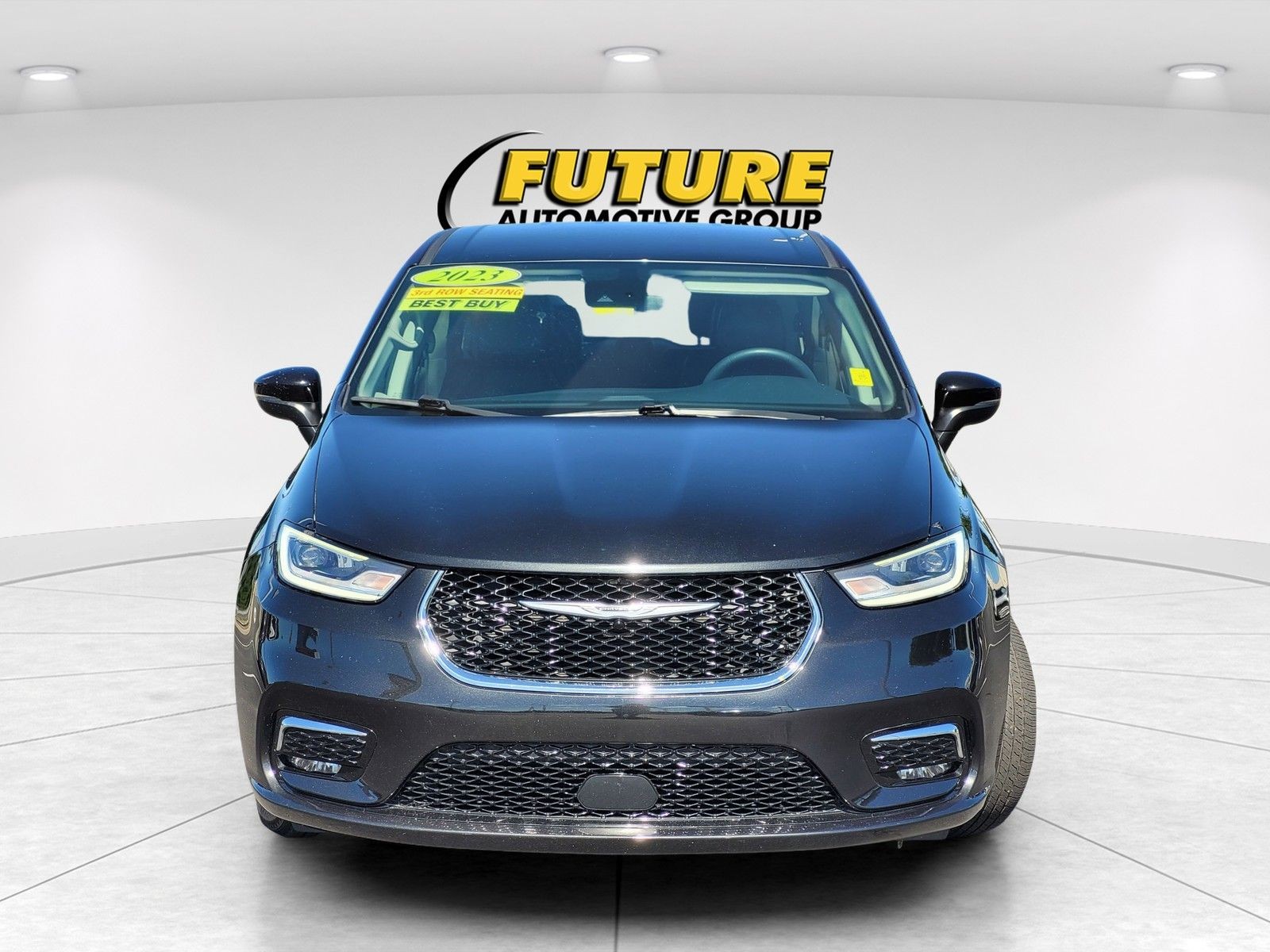 Used 2023 Black Chrysler Touring L image 4