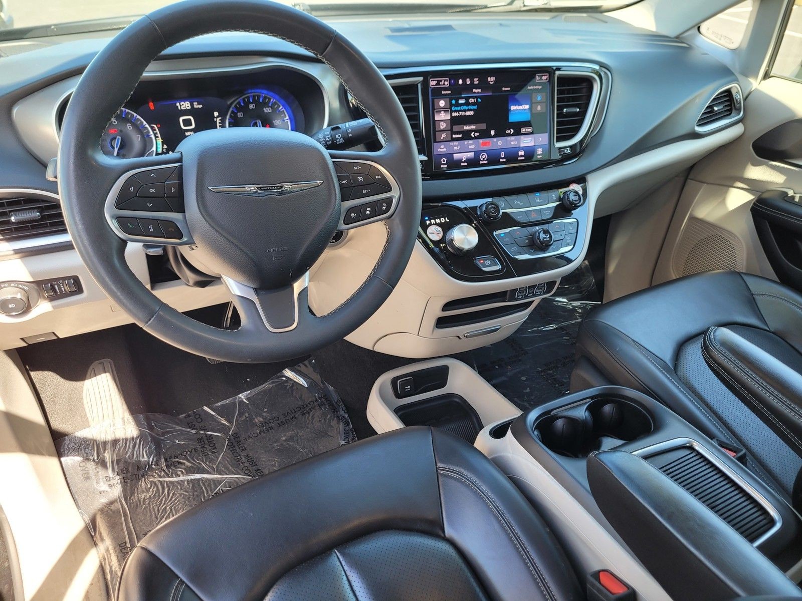 Used 2023 Black Chrysler Touring L image 13