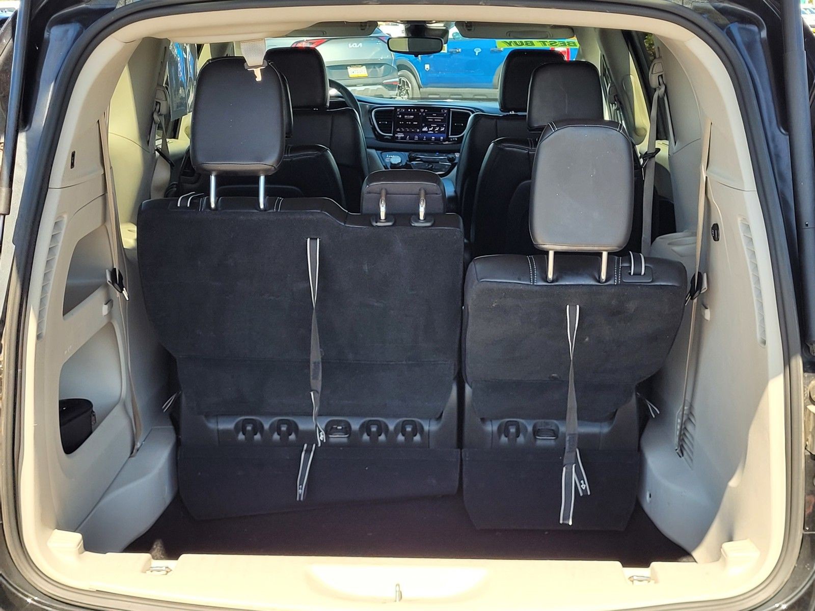 Used 2023 Black Chrysler Touring L image 18