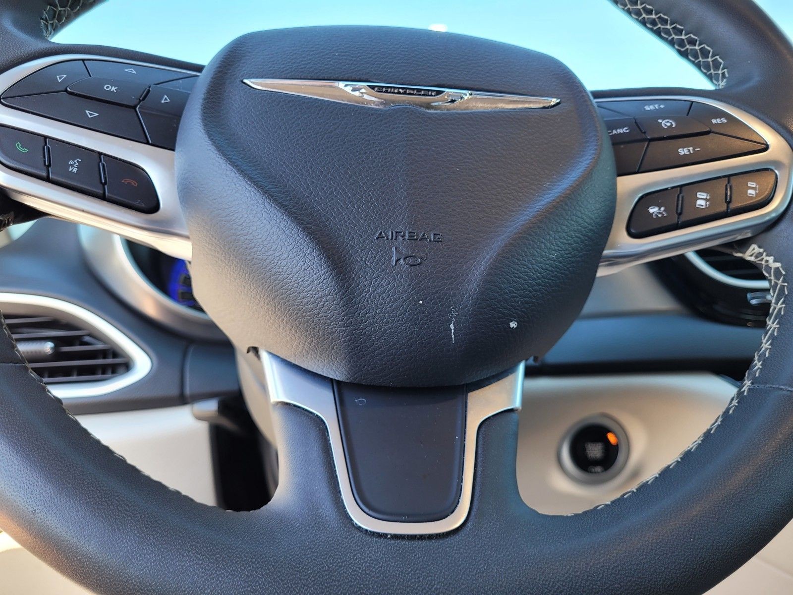 Used 2023 Black Chrysler Touring L image 19
