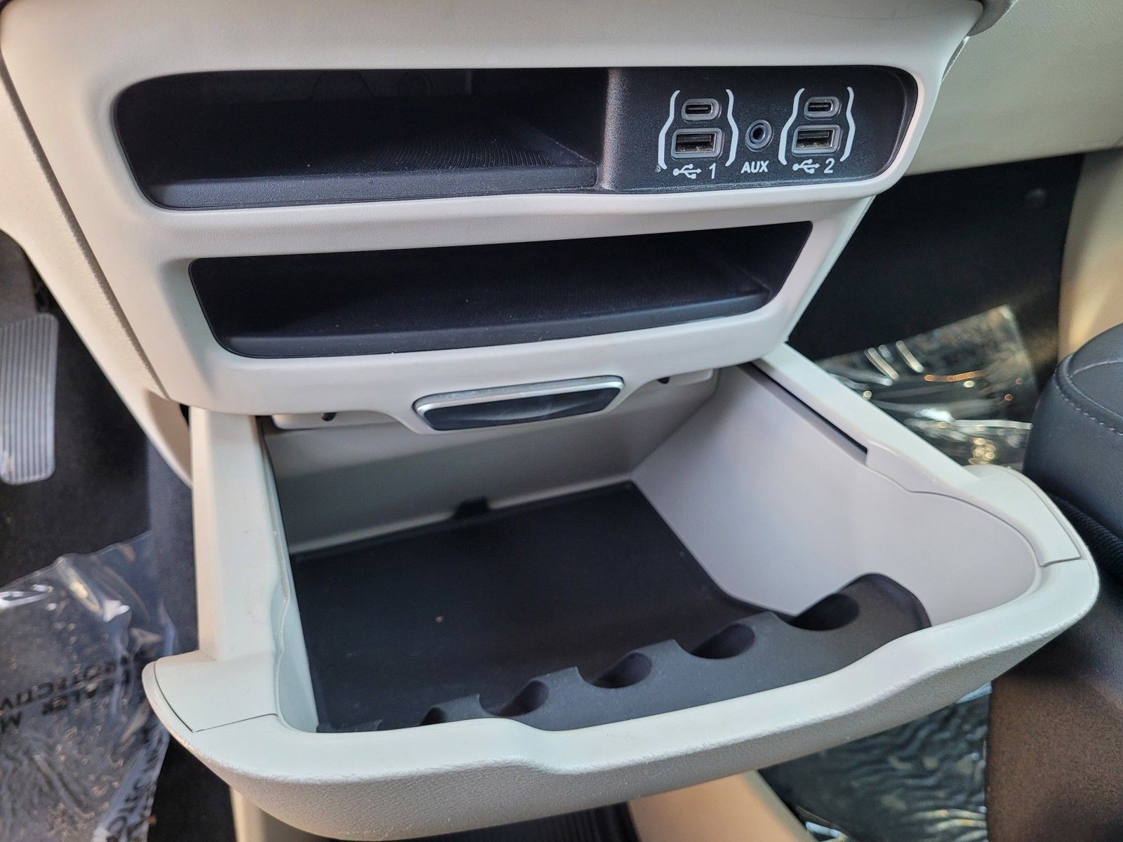 Used 2023 Black Chrysler Touring L image 25