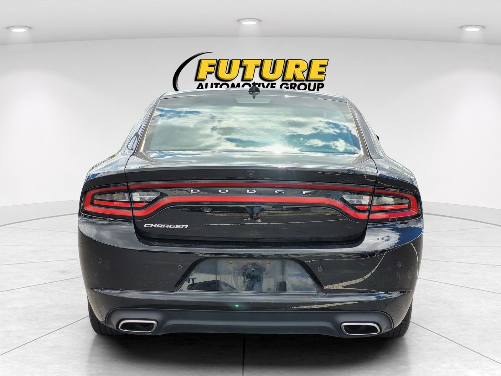 Used 2023 Black Dodge SXT image 5