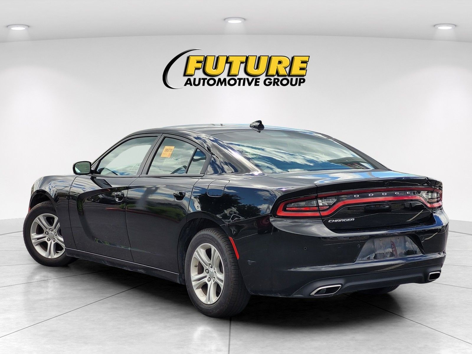 Used 2023 Black Dodge SXT image 6