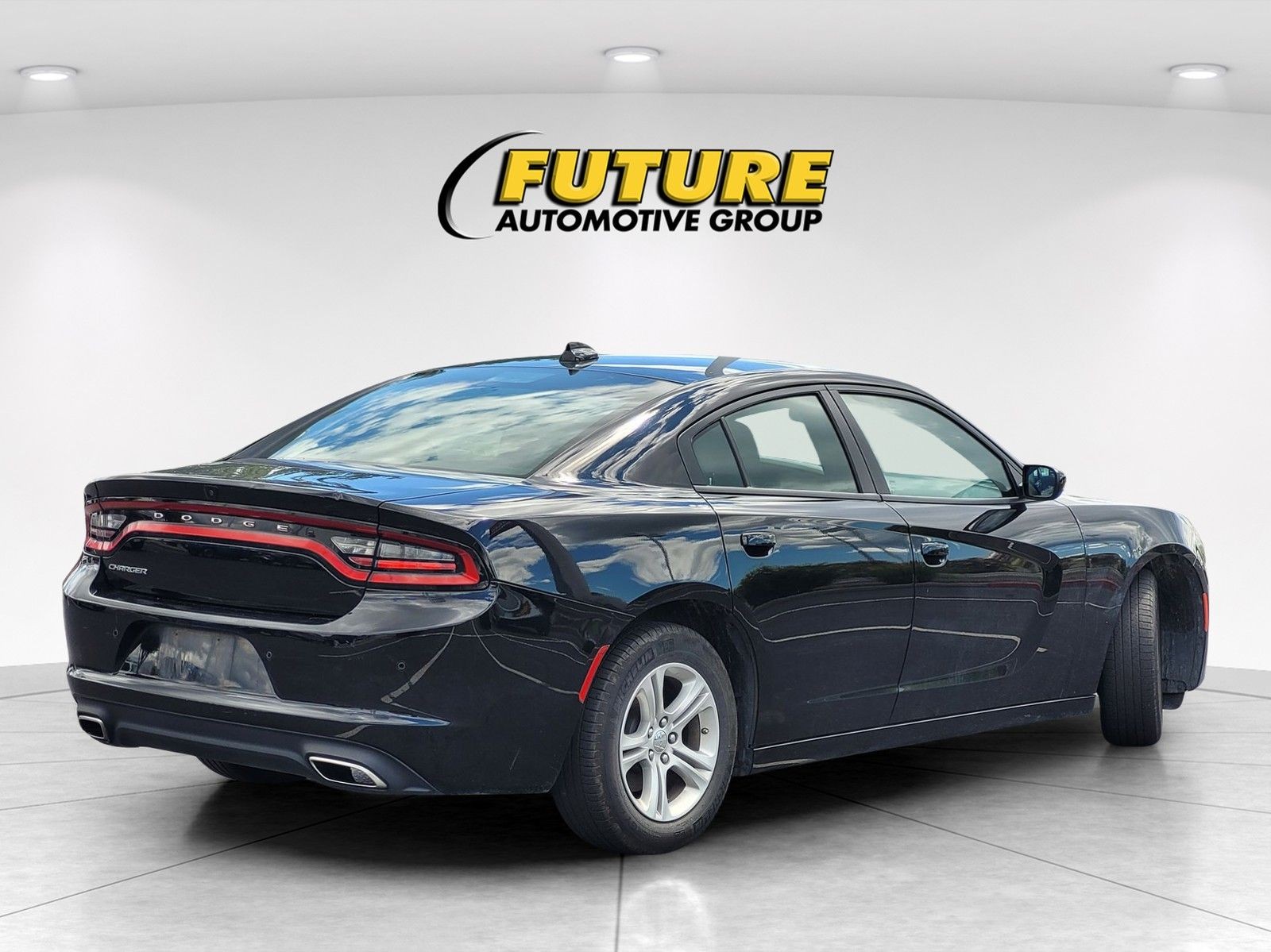 Used 2023 Black Dodge SXT image 7