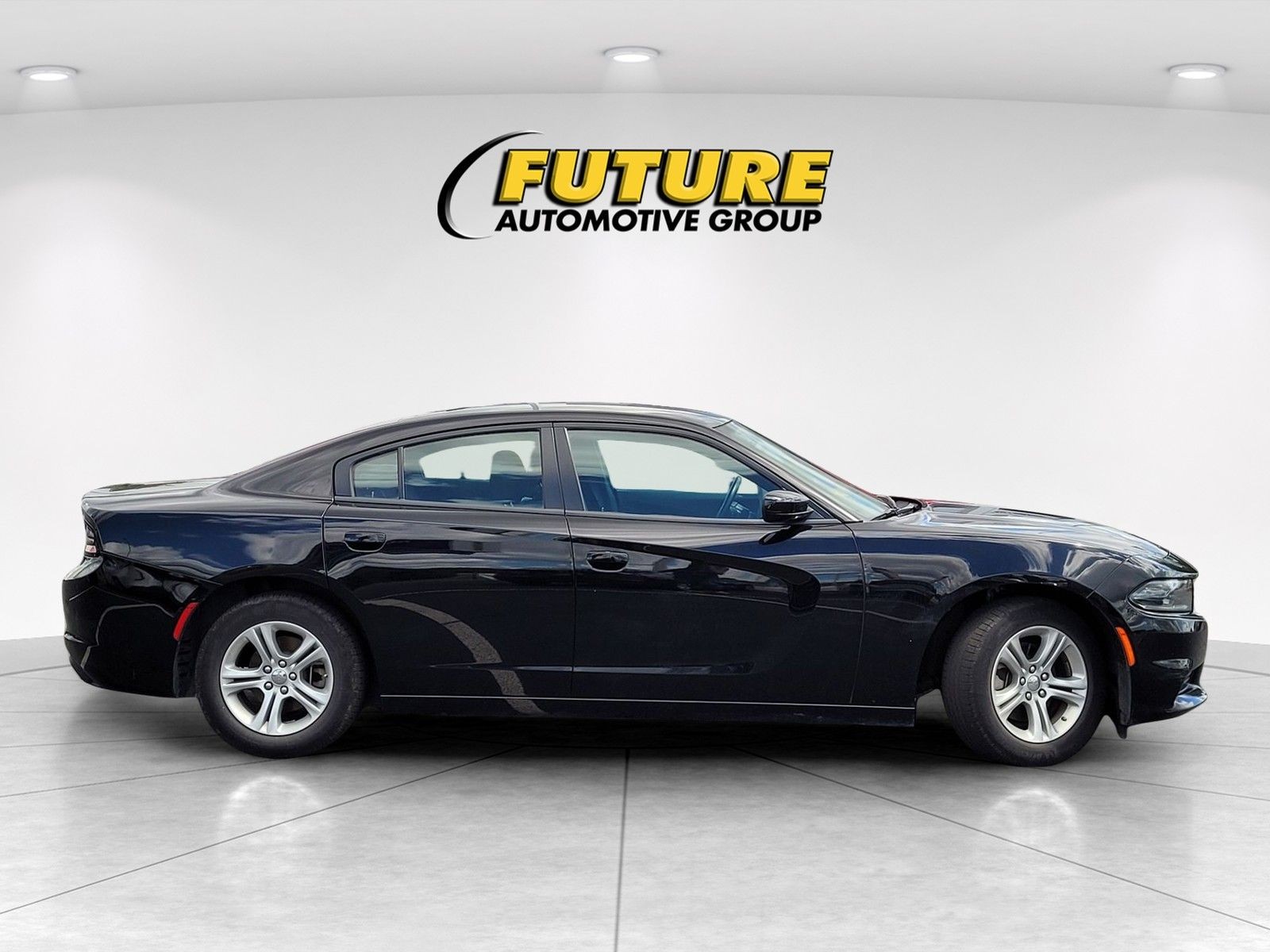 Used 2023 Black Dodge SXT image 9