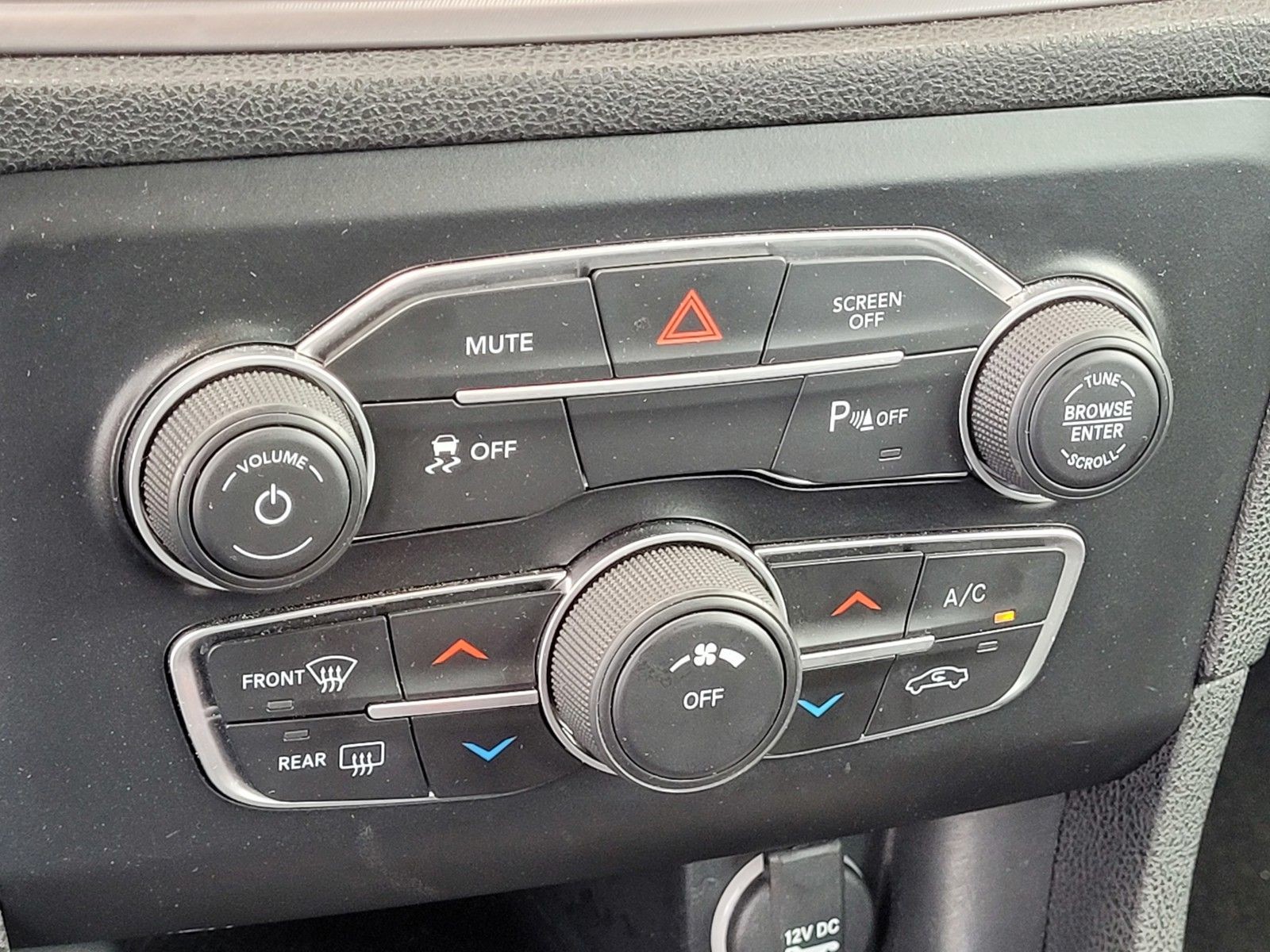 Used 2023 Black Dodge SXT image 24