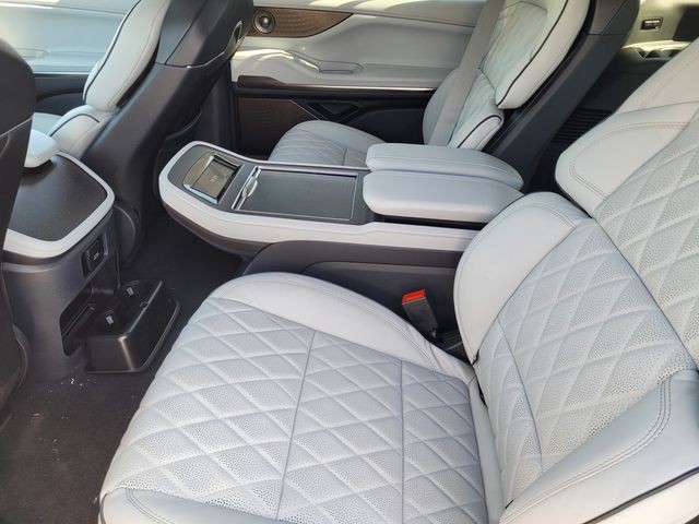 New 2026 Crystal White Metallic Clearcoat Lincoln Black Label L image 16