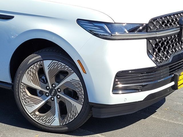 New 2026 Crystal White Metallic Clearcoat Lincoln Black Label L image 34
