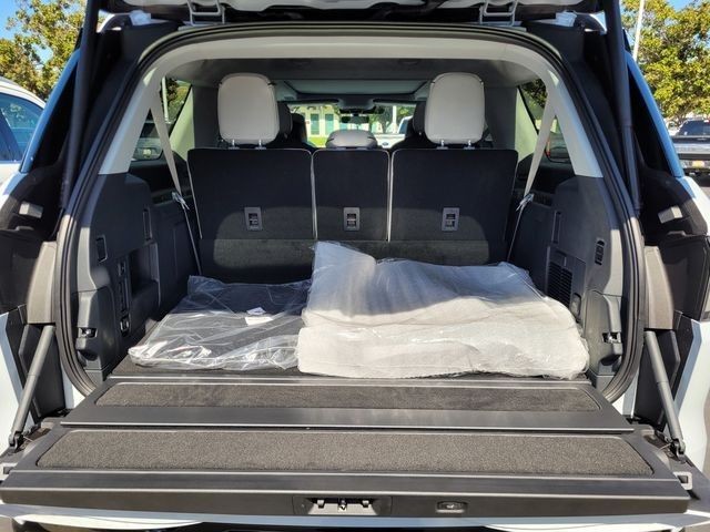 New 2026 Crystal White Metallic Clearcoat Lincoln Black Label L image 43