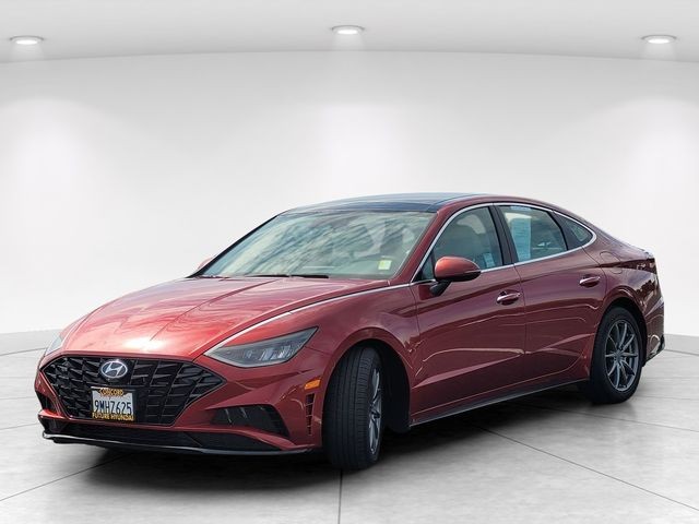 Used 2023 Red Hyundai SEL image 2