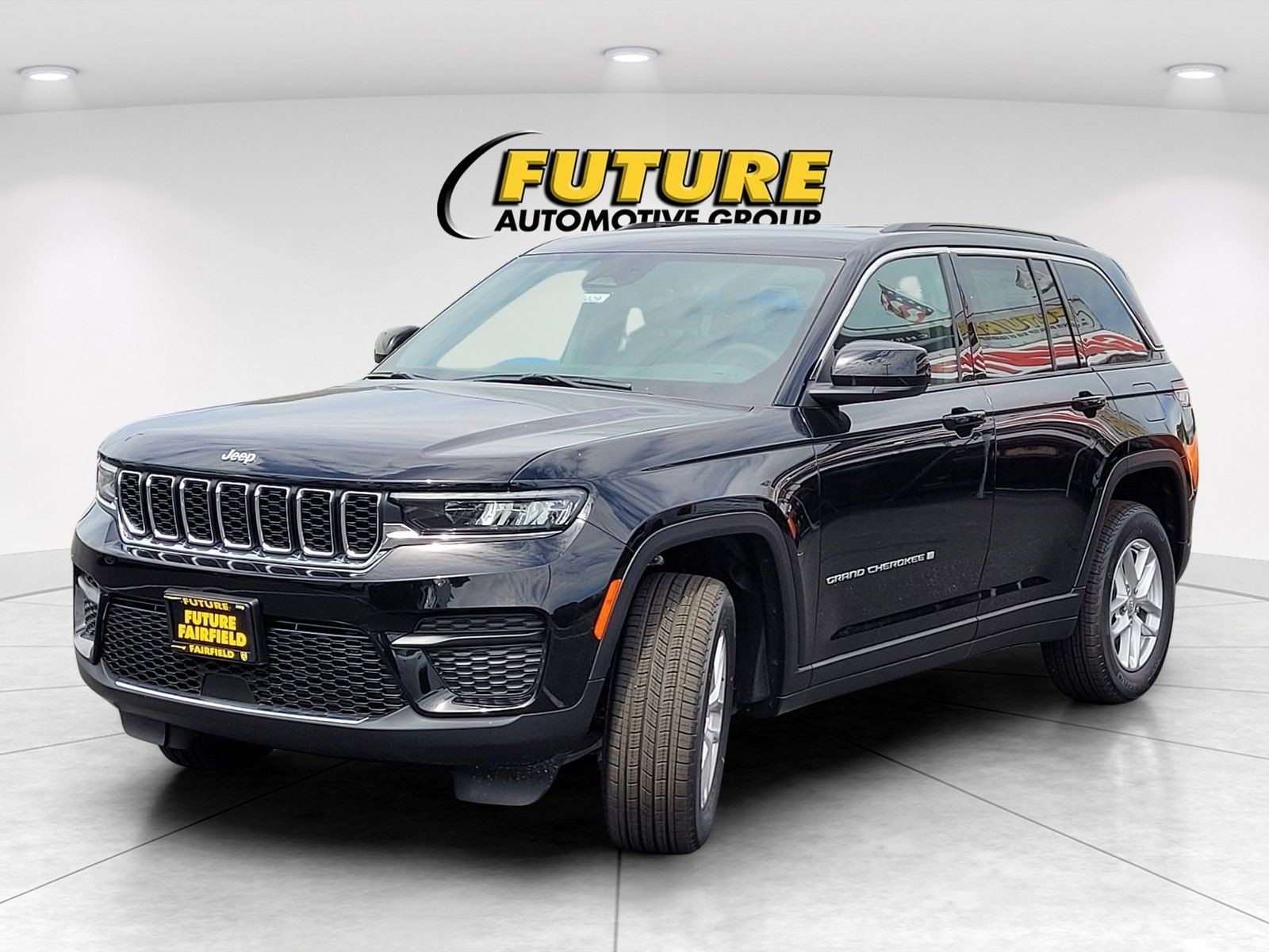 New 2026 Diamond Black Crystal Pearl-Coat Exterior Paint Jeep Laredo image 27