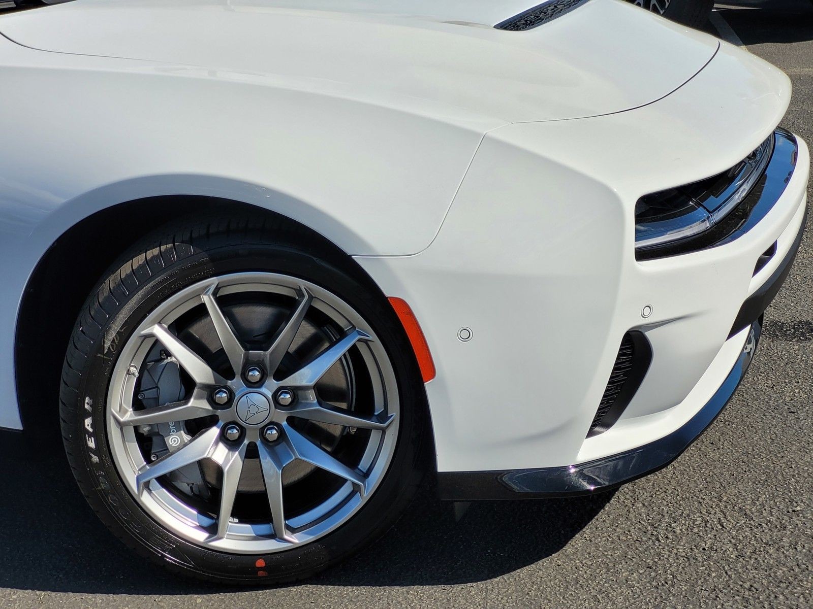 New 2026 White Knuckle Exterior Paint Dodge R/T Scat Pack image 9