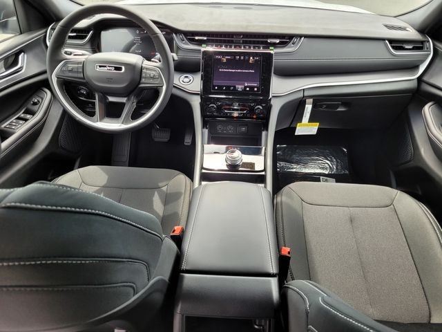 New 2026 Bright White Clear-Coat Exterior Paint Jeep Laredo X image 13
