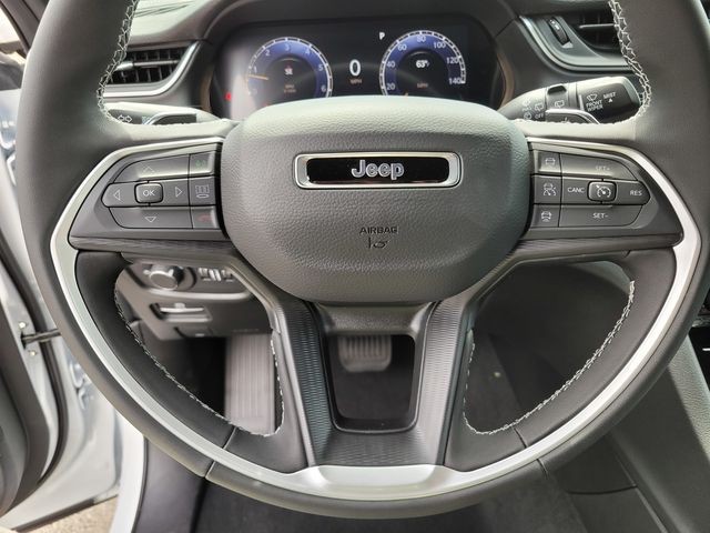 New 2026 Bright White Clear-Coat Exterior Paint Jeep Laredo X image 24