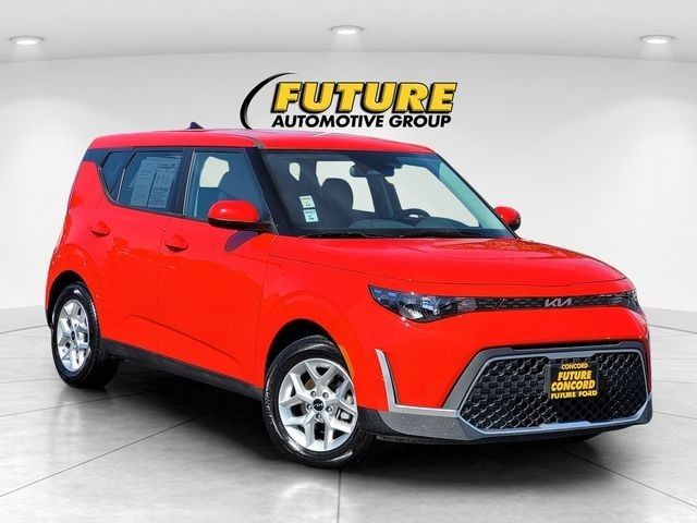 Used 2025 Red Kia LX image 29