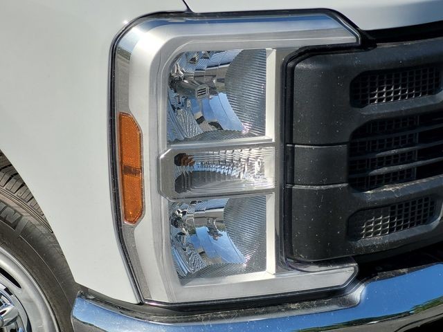 New 2026 Oxford White Ford F-250® XL image 10