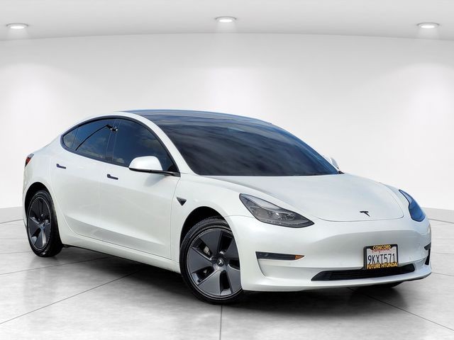 2022 Tesla Model 3 Standard Range Plus's photo