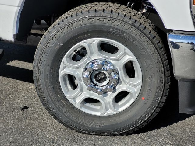 New 2026 Oxford White Ford F-250® XLT image 9