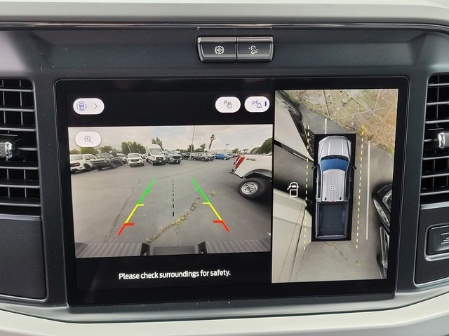 New 2026 Oxford White Ford F-250® XLT image 25