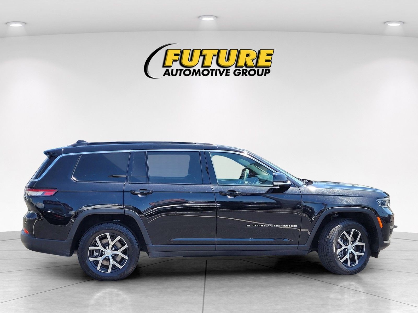 Used 2024 Black Jeep Limited image 9