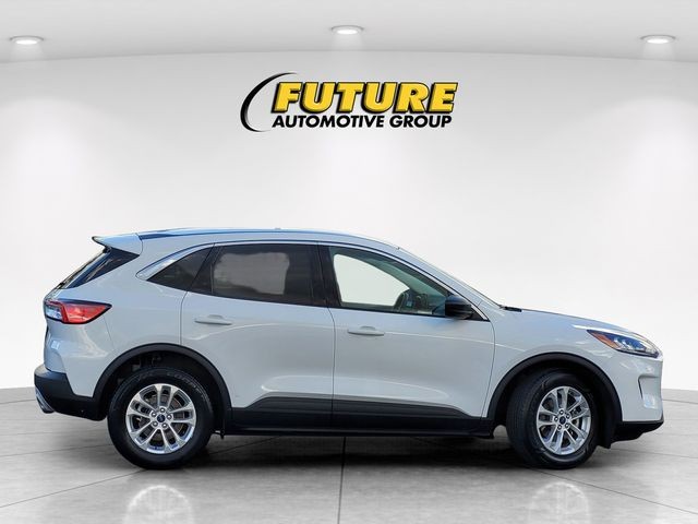 Used 2022 White Ford SE image 9