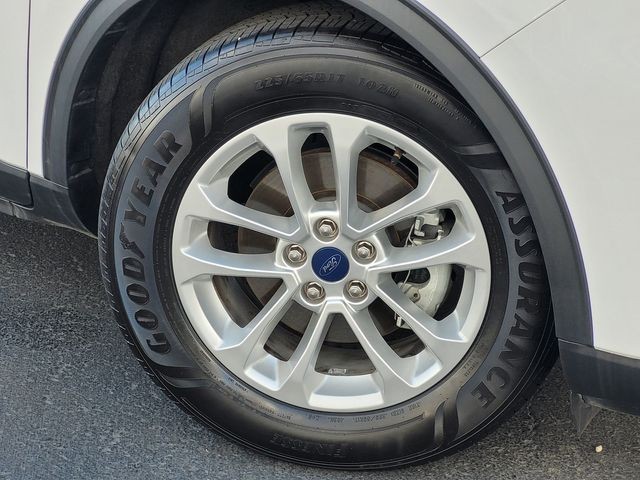 Used 2022 White Ford SE image 10