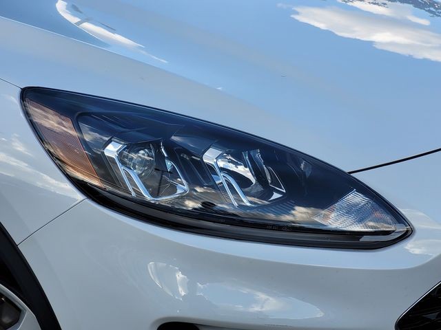 Used 2022 White Ford SE image 11