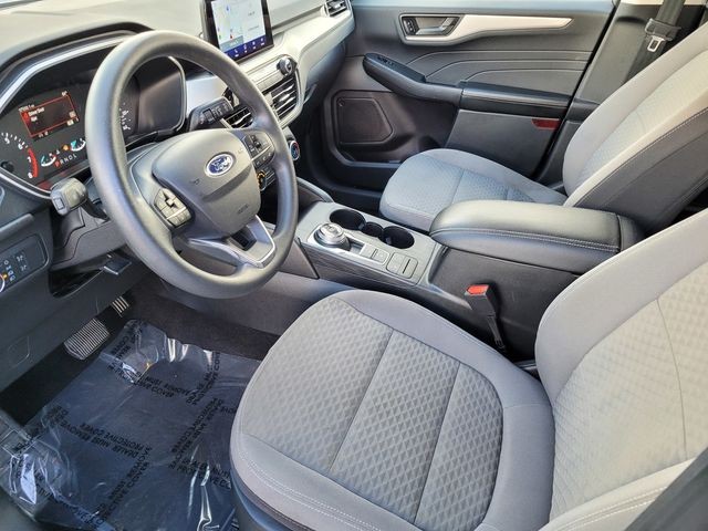 Used 2022 White Ford SE image 12
