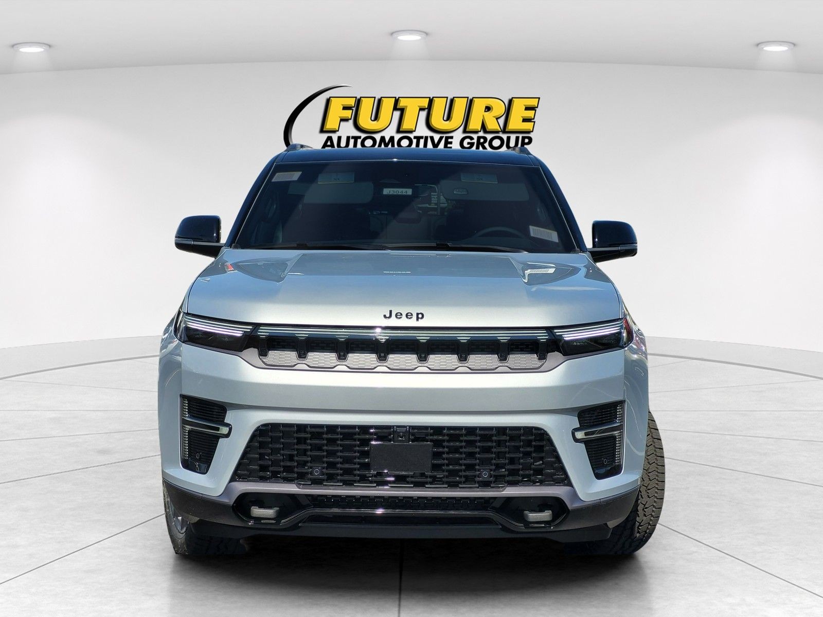 New 2026 Silver-Zynith Exterior Paint Jeep Upland image 3