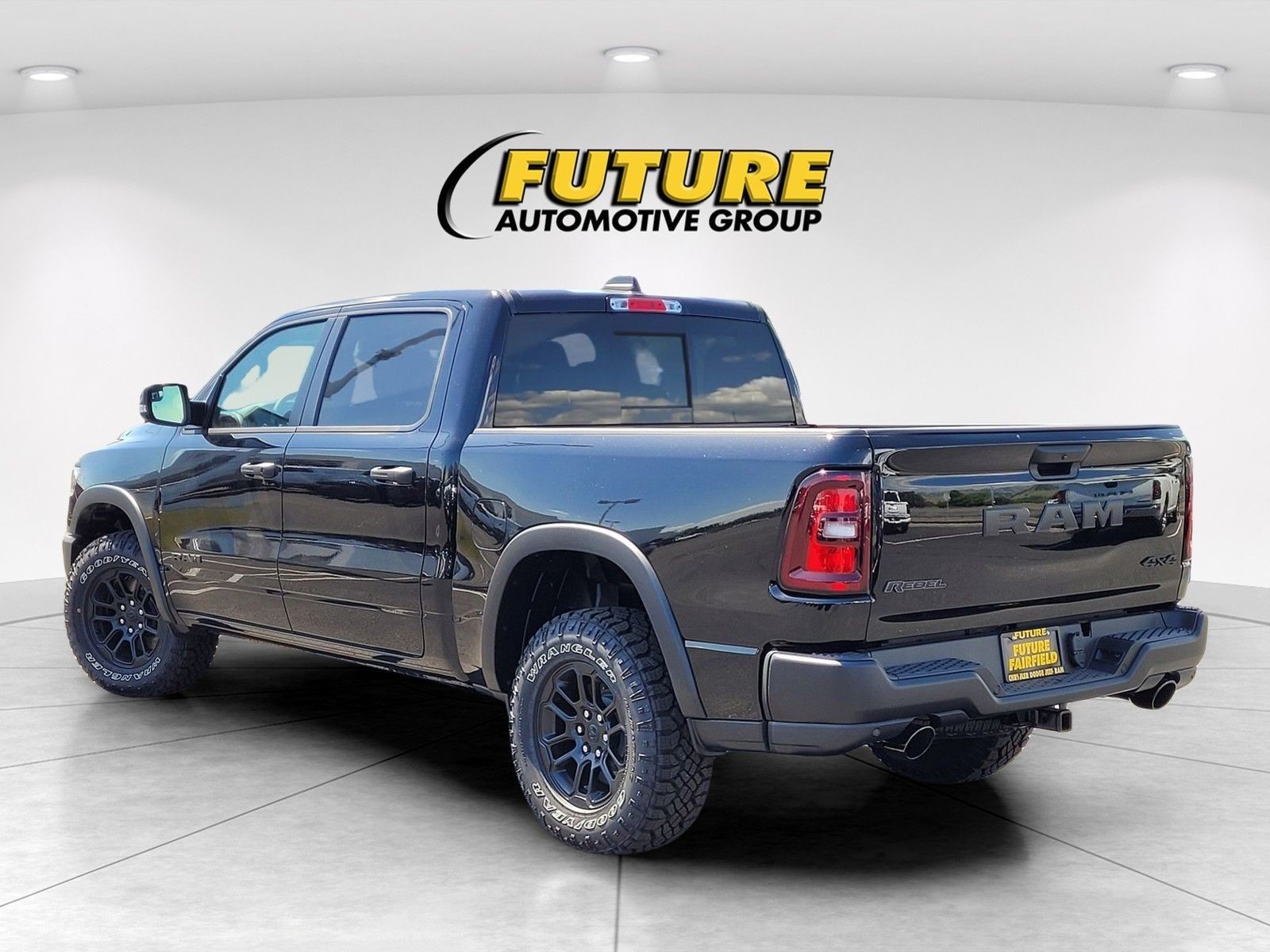 New 2026 Diamond Black Crystal Pearl-Coat Exterior Paint RAM Rebel image 30