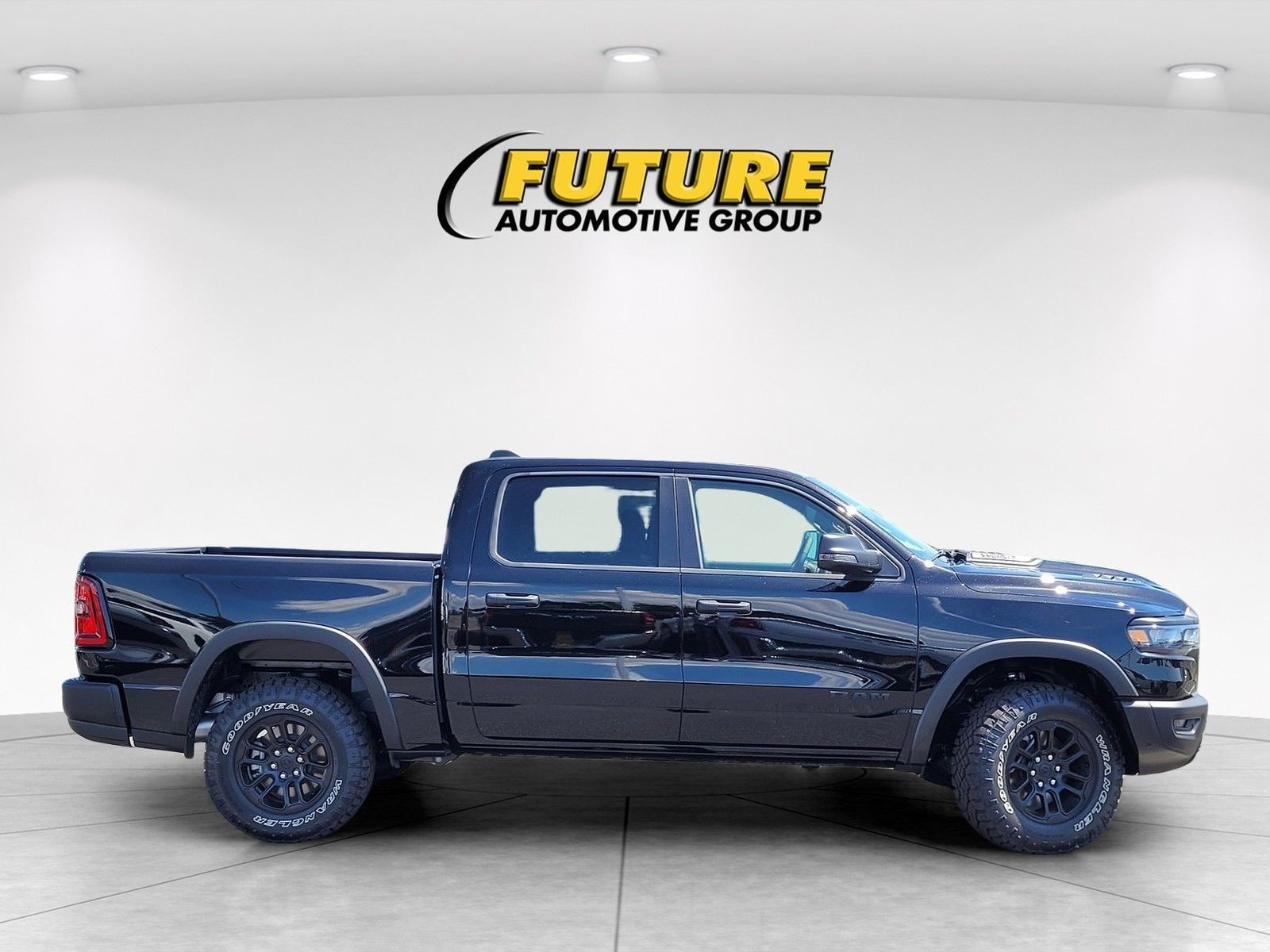 New 2026 Diamond Black Crystal Pearl-Coat Exterior Paint RAM Rebel image 33