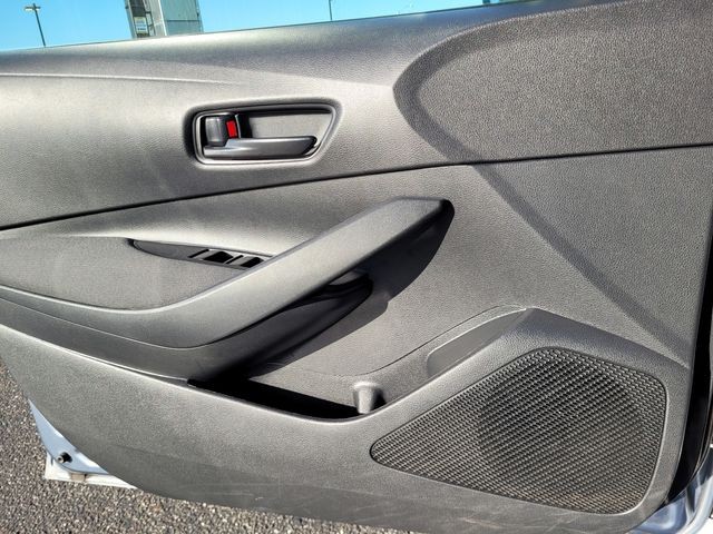 Used 2023  Toyota LE image 19