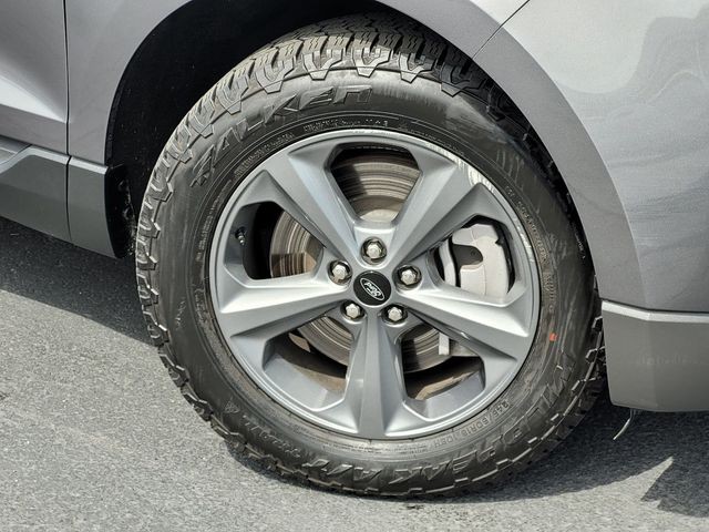 Used 2024 Gray Ford SEL image 10