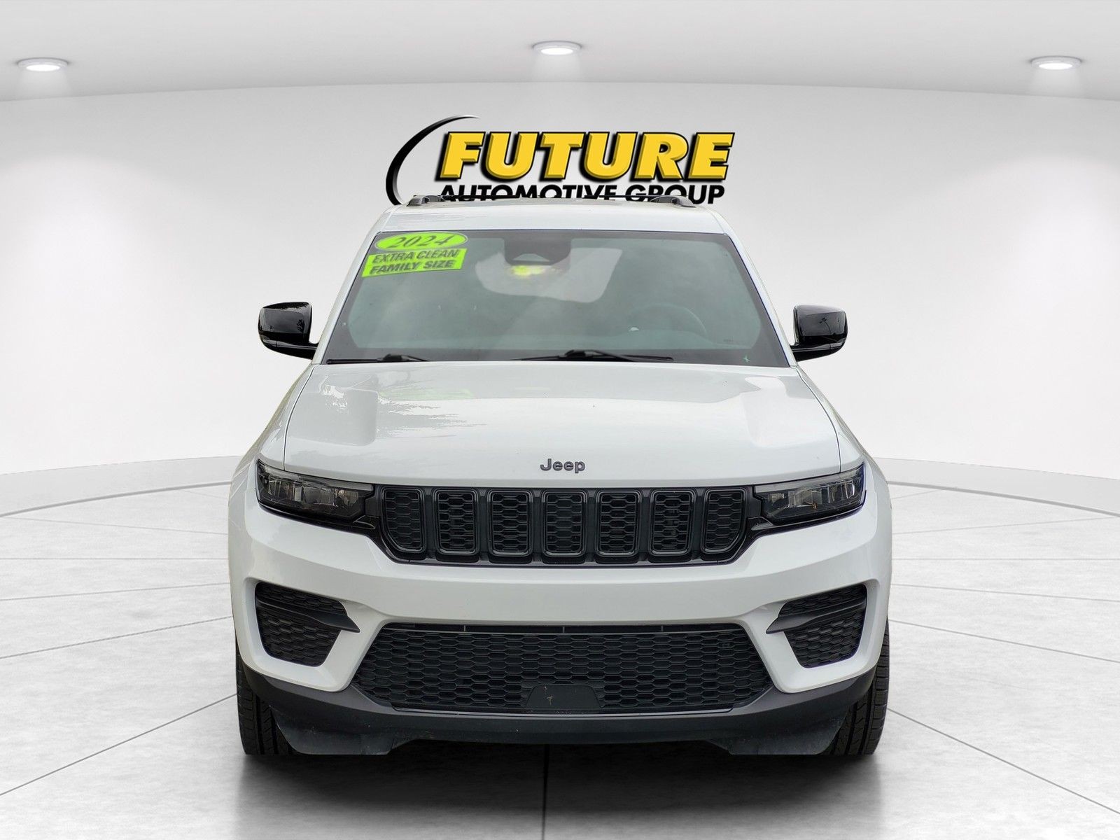Used 2024 White/off-white Jeep Altitude image 5