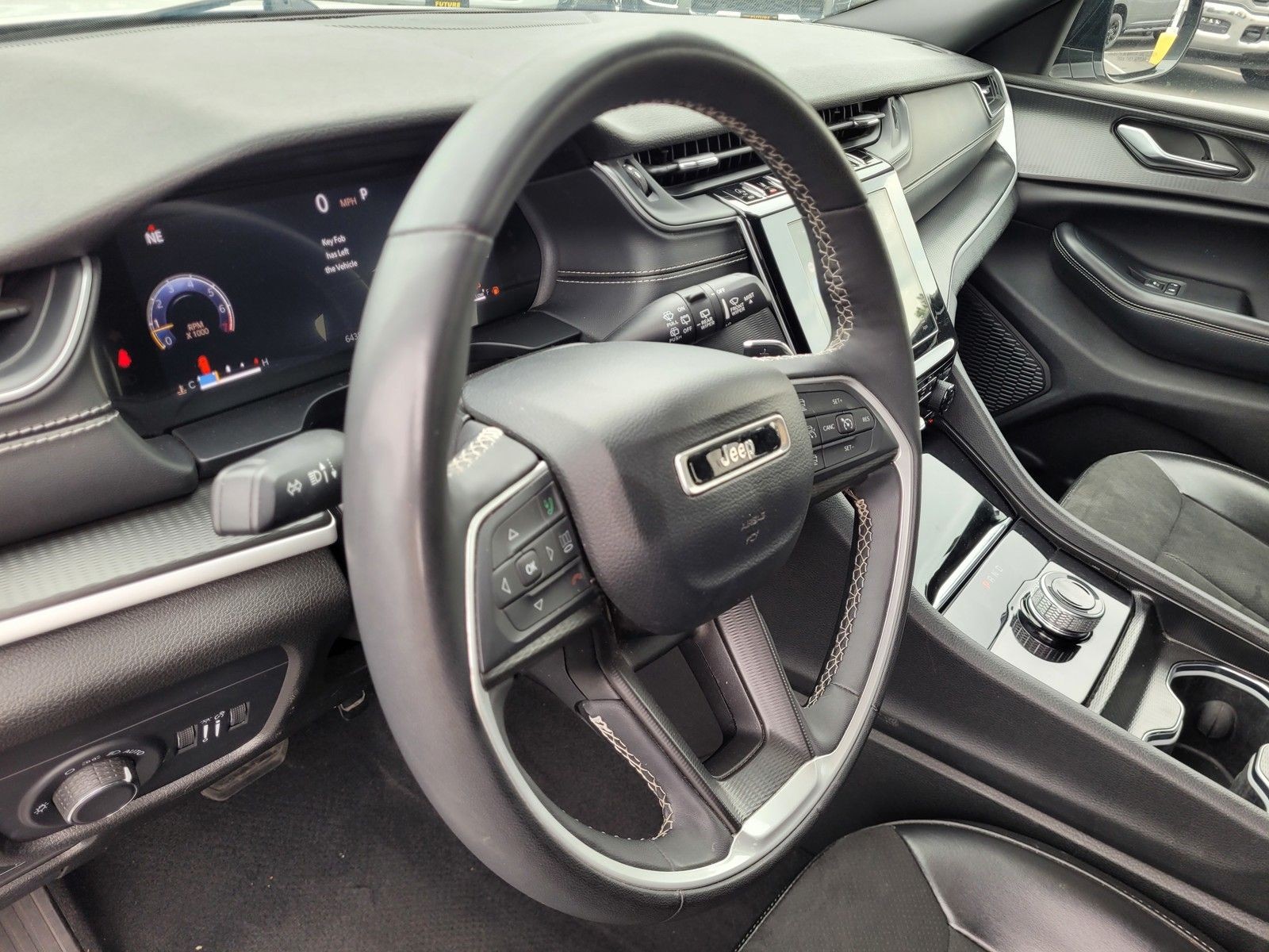 Used 2024 White/off-white Jeep Altitude image 12