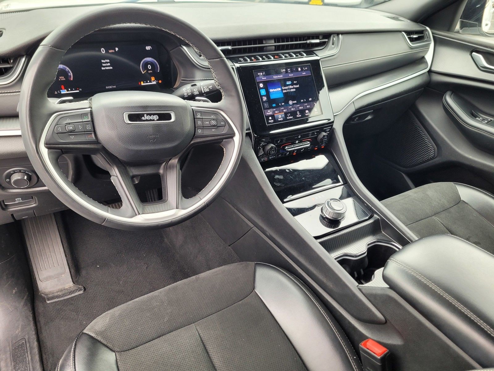 Used 2024 White/off-white Jeep Altitude image 13