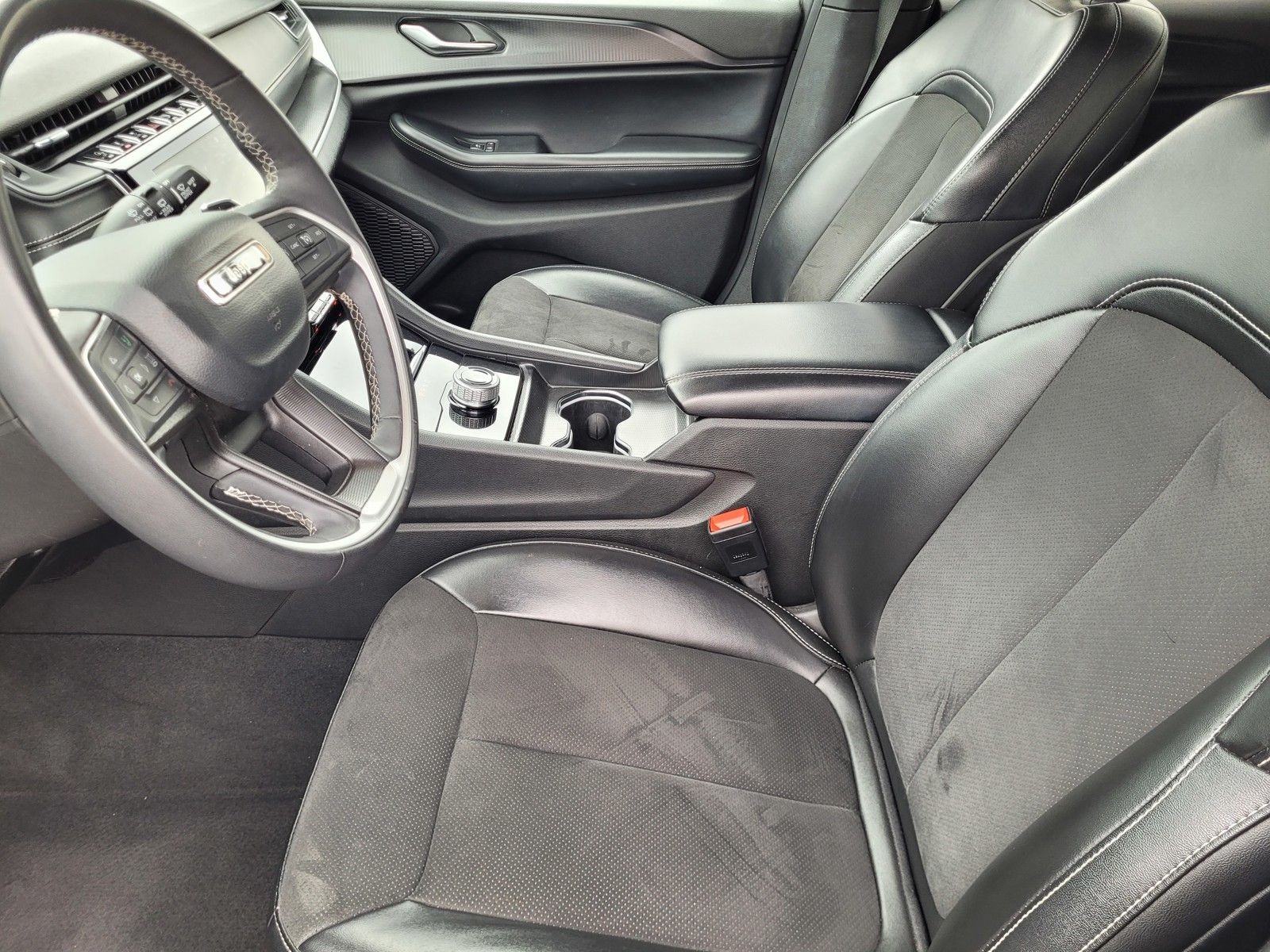 Used 2024 White/off-white Jeep Altitude image 16