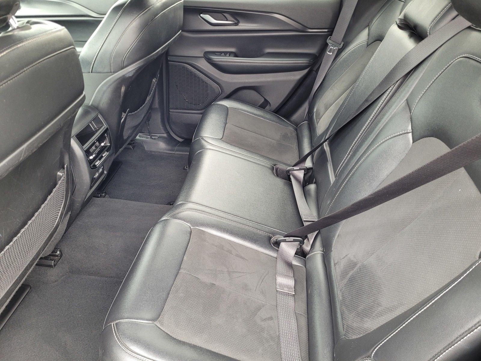 Used 2024 White/off-white Jeep Altitude image 17