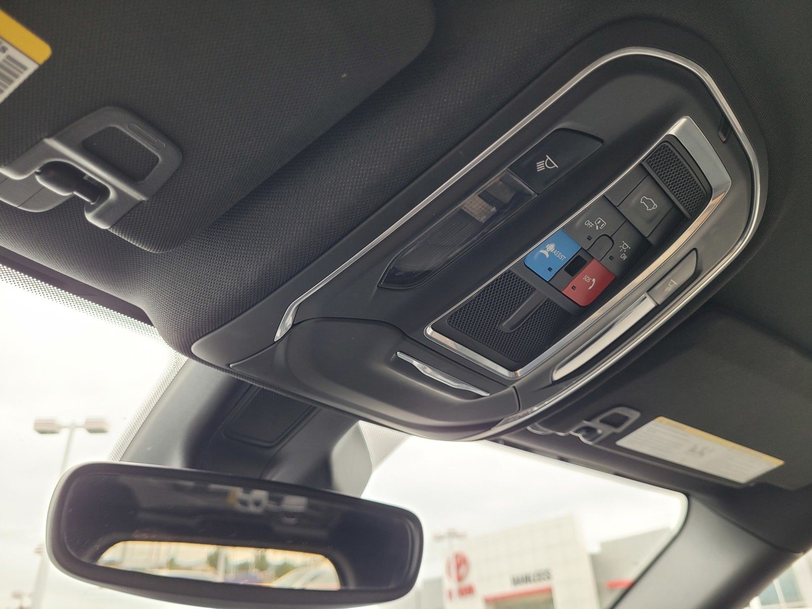 Used 2024 White/off-white Jeep Altitude image 20