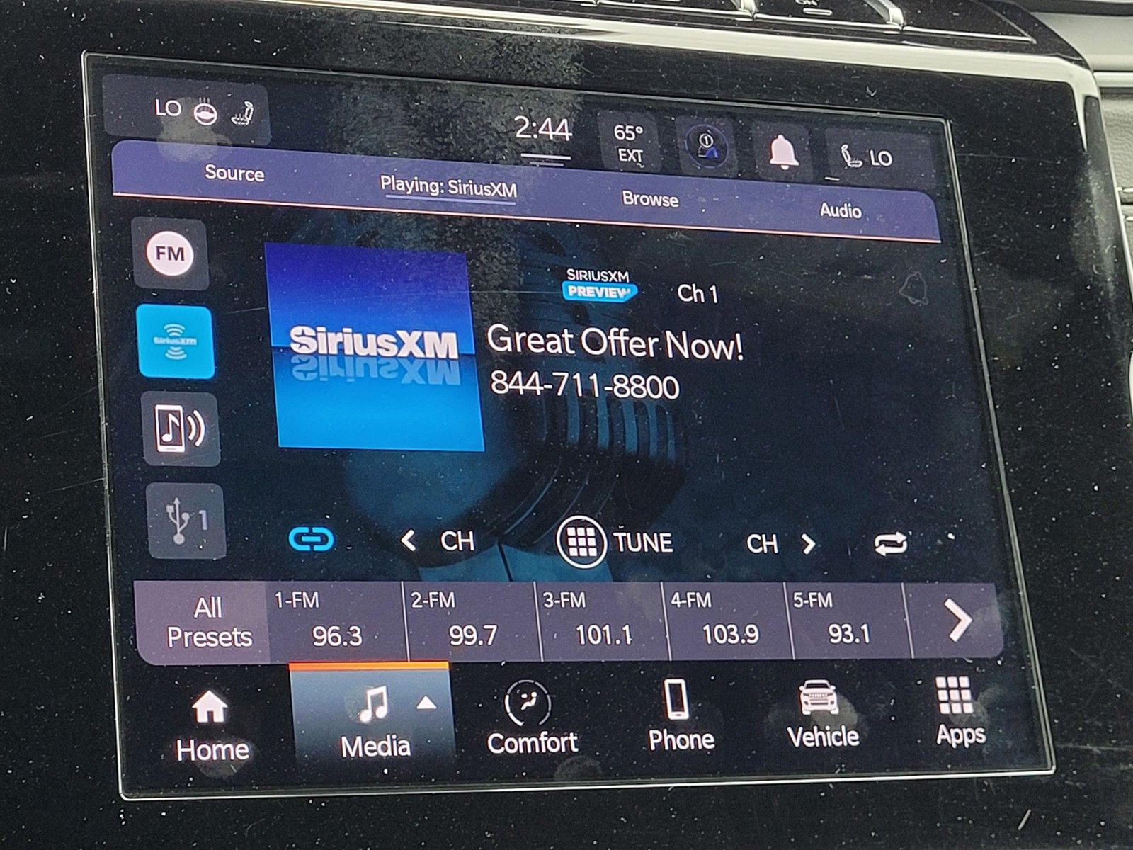 Used 2024 White/off-white Jeep Altitude image 21