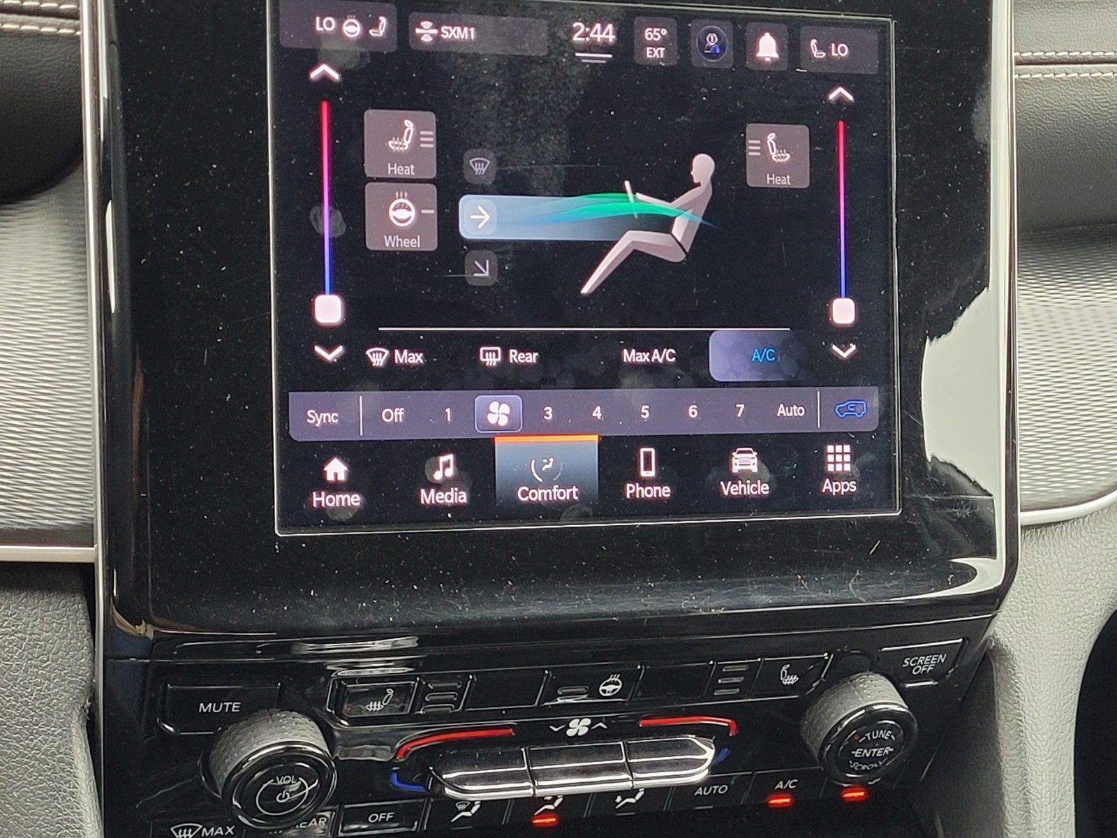 Used 2024 White/off-white Jeep Altitude image 22