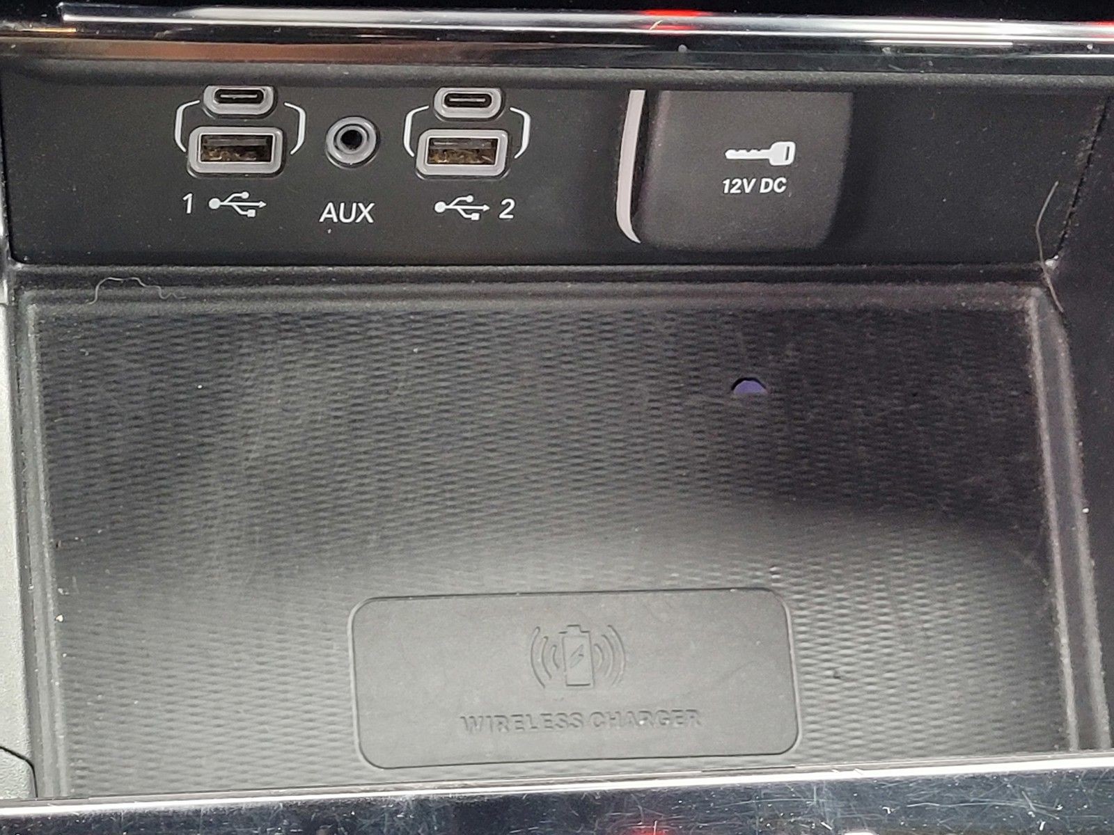Used 2024 White/off-white Jeep Altitude image 23