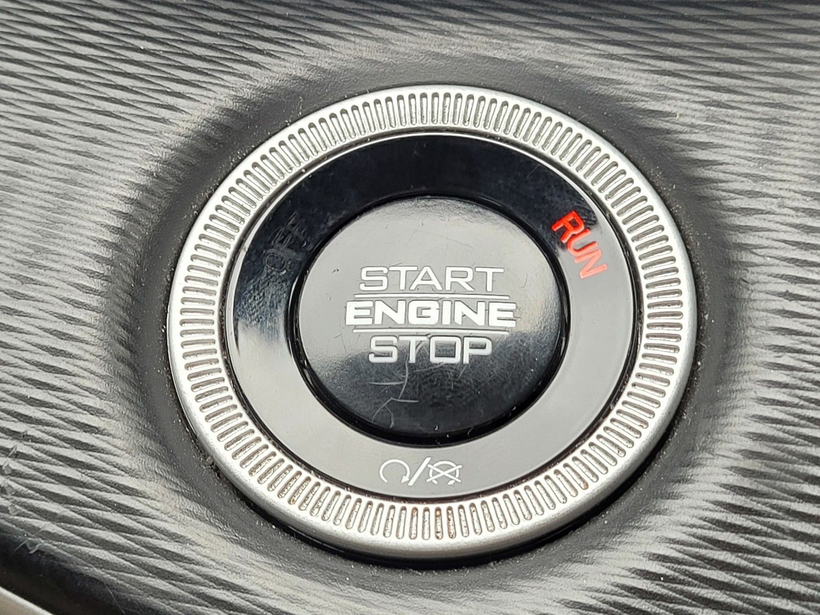 Used 2024 White/off-white Jeep Altitude image 26