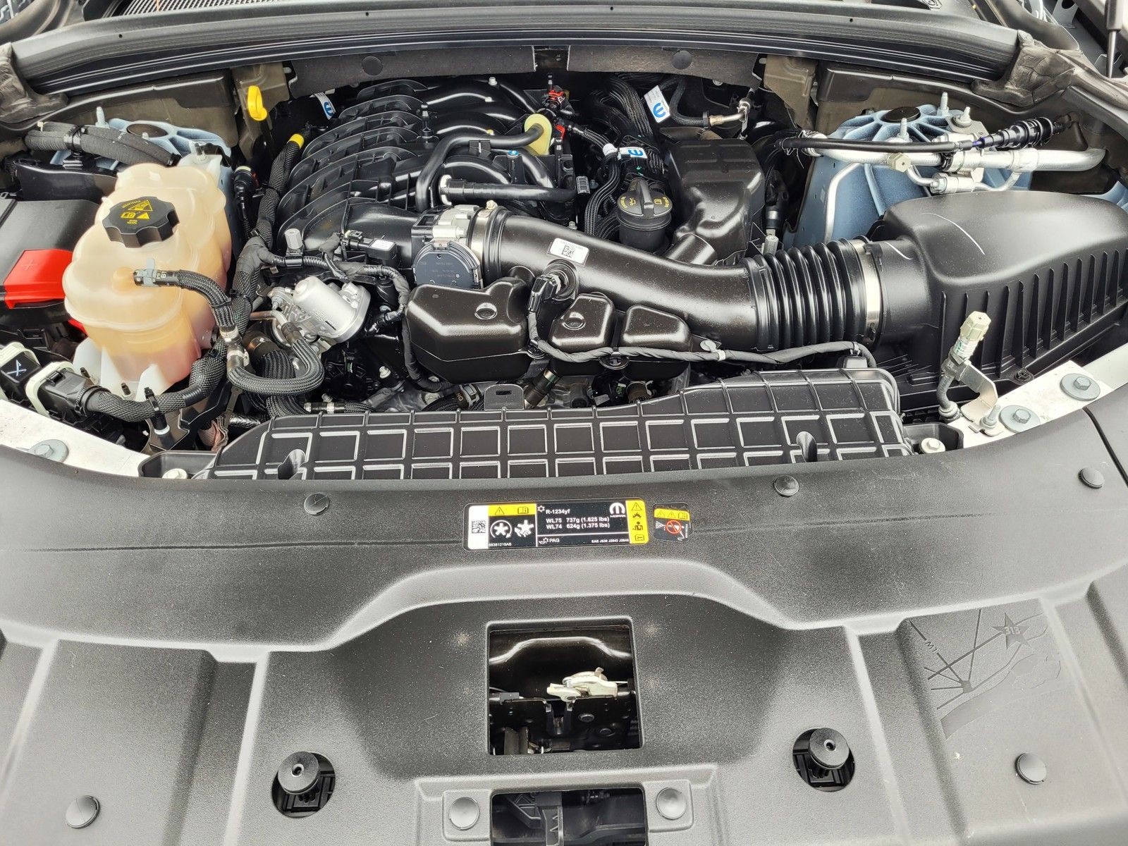 Used 2024 White/off-white Jeep Altitude image 28