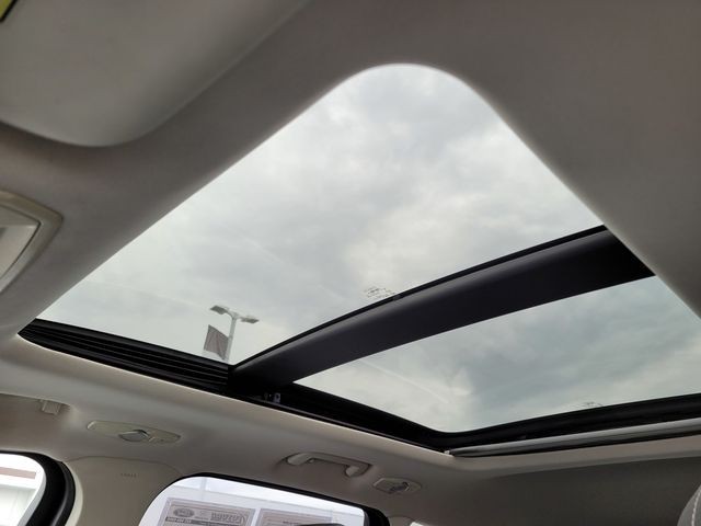 Used 2014 Gray Ford SE image 19
