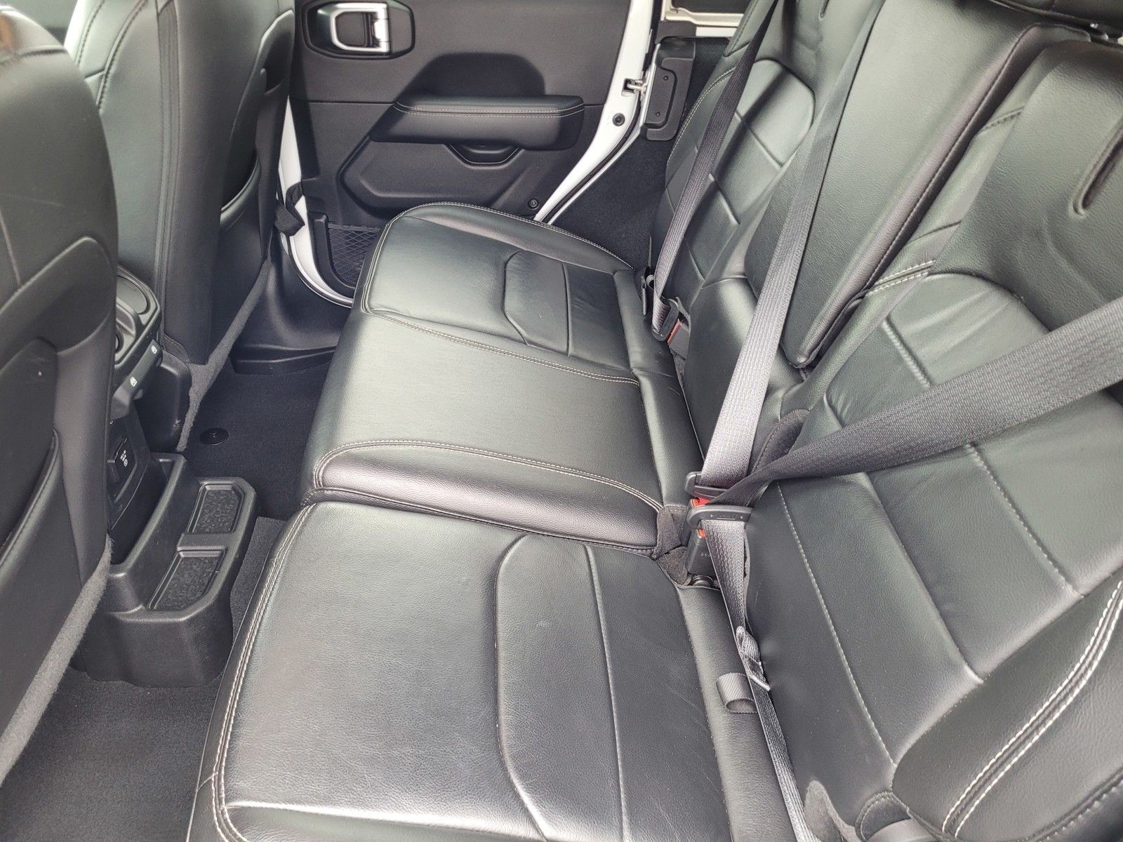 Used 2022 White Jeep Unlimited Sahara 4xe image 17