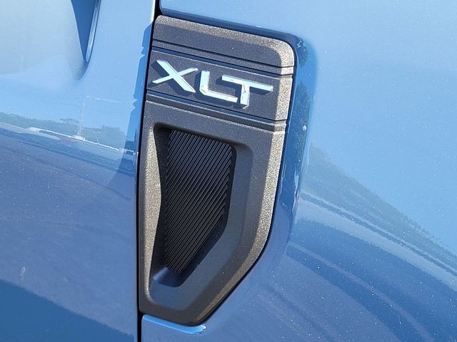 New 2026 Azure Gray Metallic Tri-Coat Ford XLT image 24