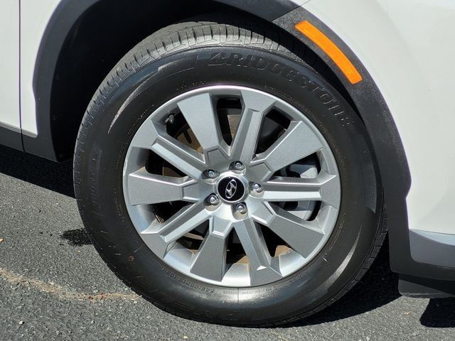 Used 2024 White Hyundai SEL image 9
