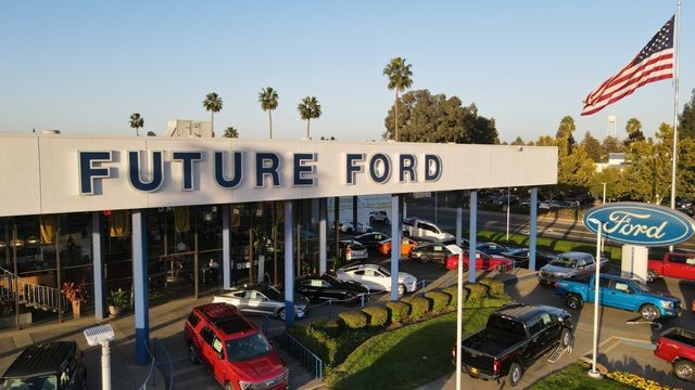 New 2026 Azure Gray Metallic Tri-Coat Ford XLT image 10