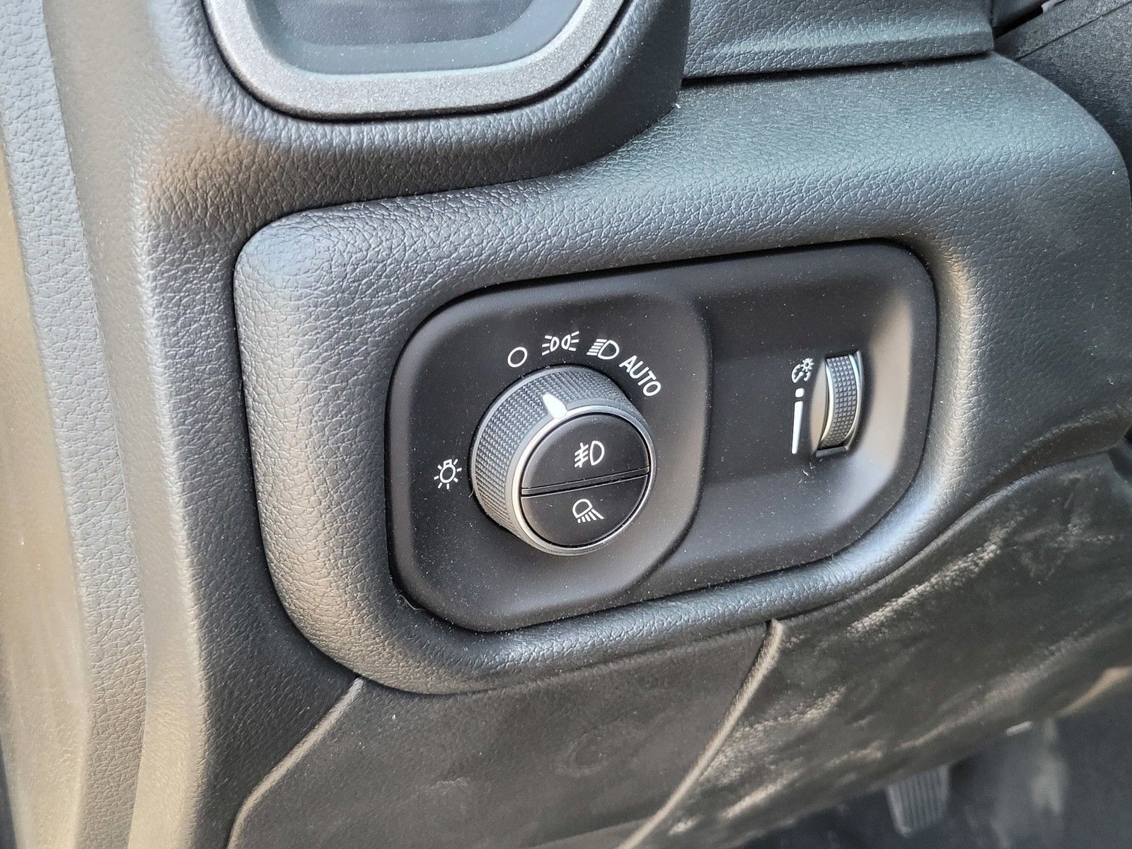 New 2026 Ceramic Gray Clearcoat RAM  image 19
